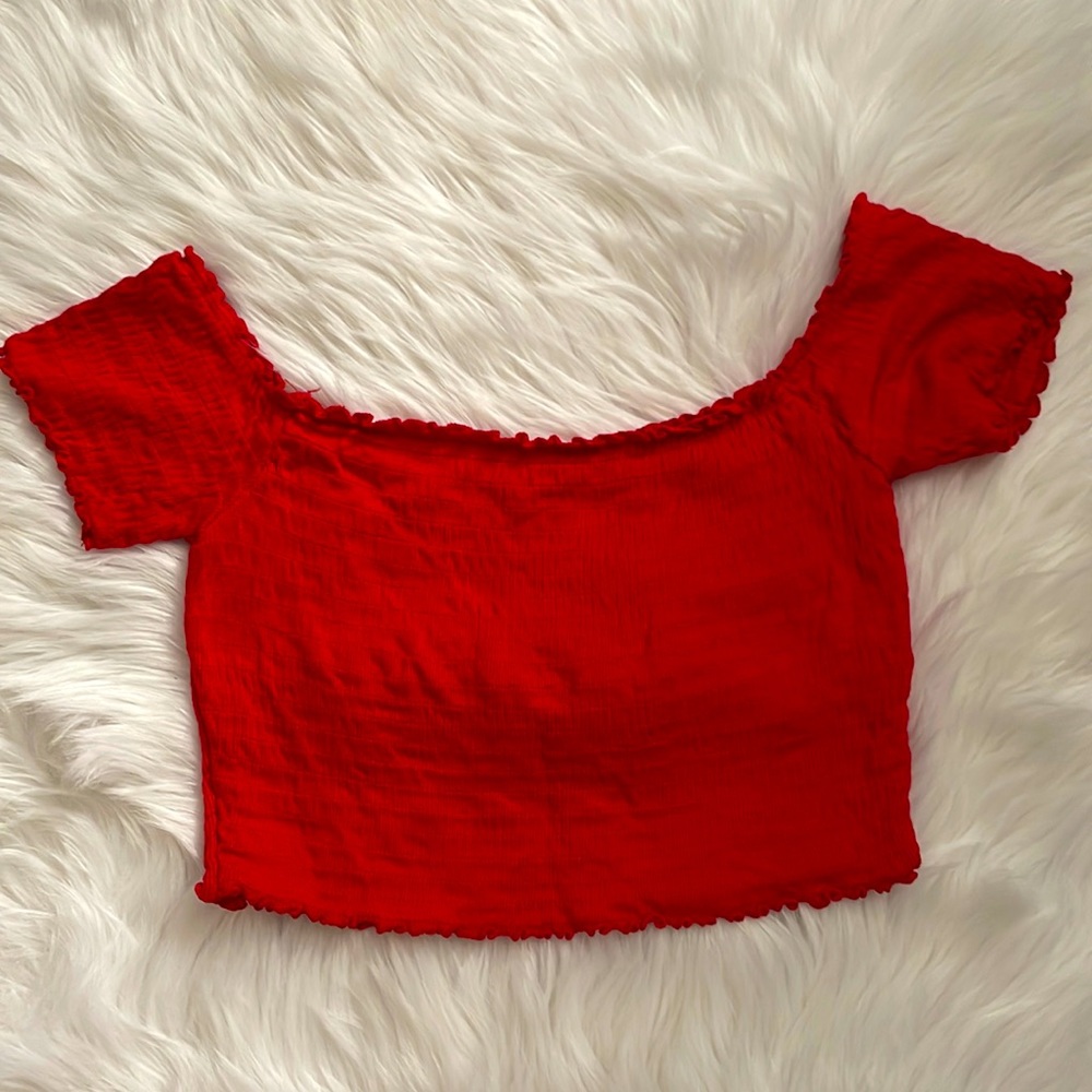 Size M off the shoulder cropped top
